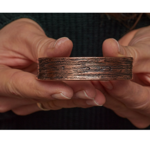 สร้อยข้อมือทองแดงแท้ลายเปลือกไม้โบราณ ดีไซน์ประณีต ทันสมัย สวยงาม - Product Image 1