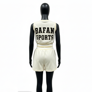 Ensemble court sans manches 100 % coton pour femme, en molleton épais crème, coupe décontractée, avec logo imprimé en relief, style streetwear personnalisé - Product Image 5