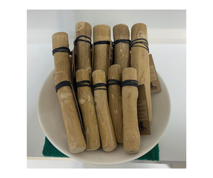 Bâton à mâcher en bois de café naturel fabriqué au Vietnam, parfait pour les chiens à mordre et à jouer. - Product Image 1