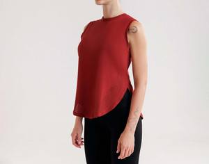 Camiseta sin Mangas Roja de Lujo para Mujer, Fabricada en Pakistán, Venta de Fábrica, Camiseta sin Mangas con Logotipo Personalizado Más Vendida - Product Image 3