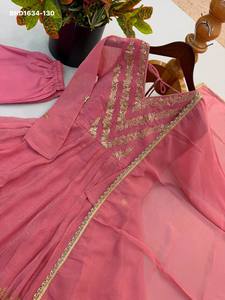 Hermoso traje Anarkali largo con diseño de seda crujiente y bordado de lentejuelas, con pantalón y dupatta, de proveedor de Surat. - Product Image 3