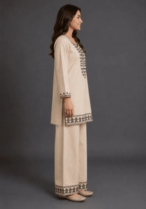 Ensemble Kurta et pantalon droit brodé en mélange de coton pour femme KV (Beige) - Réversible, séchage rapide, tenue décontractée d'automne pour mariage et fête - Product Image 5