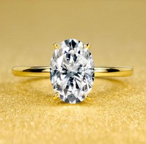 Bague de fiançailles, de mariage et d'anniversaire de luxe en argent sterling 925 et or 14 carats avec moissanite taille ovale et sertissage griffe, alternative au diamant - Product Image 3