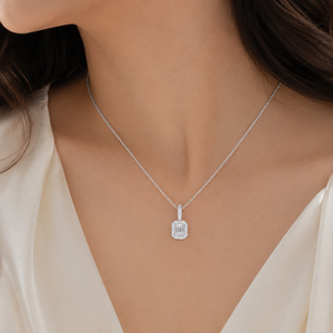 Pendentif de luxe pour femme en or blanc 18 carats avec diamant de laboratoire taille émeraude, idéal pour fiançailles et mariage - Product Image 1