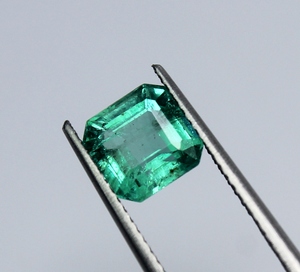 GEMS INTERNATIONAL - Esmeralda Natural Certificada IGI de 1.72 Ct, Color Verde Intenso, Corte Octogonal Facetado, Gema Suelta para Joyería - Product Image 6