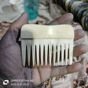 Peigne en corne fait main, antistatique, en corne naturelle fine, avec poignée lisse, professionnel - Product Image 3