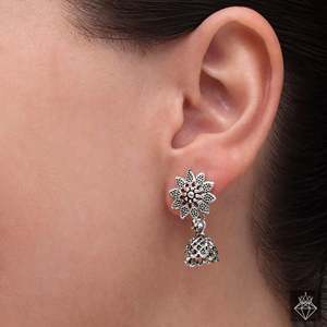 Boucles d'oreilles PRAO COMBO Timeless Crystal Jhumkis & Sparkling Pearls - Product Image 4