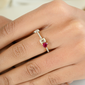 Anillo Toi Et Moi de Oro Sólido de 14K con Rubí Esmaltado y Diamantes, Ajustable - Product Image 3