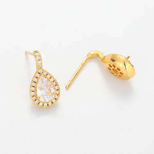Exportador indio de pendientes de diamantes cultivados en laboratorio, joyería fina de oro genuino, proveedor de joyería personalizada disponible con un atractivo empaque. - Product Image 2