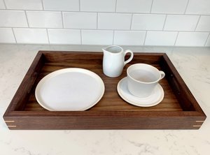 Plateau de service rectangulaire en bois d'acacia de luxe avec poignées pour la présentation de nourriture, charcuterie, fromages, utilisation dans les hôtels, restaurants, traiteurs - Product Image 5