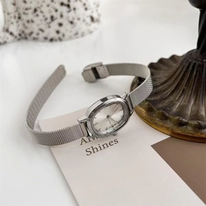 Nouvelle montre ovale minimaliste en argent pour femme 2026, vente en gros d'usine, montre à quartz élégante avec chaîne délicate, montre-bracelet polyvalente pour femme - Product Image 3