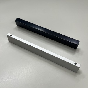 Poignées et boutons de meubles en alliage d'aluminium minimalistes, durables, argentés et noirs, pour armoires de cuisine, placards et tiroirs, forme barre, faciles à installer - Product Image 3