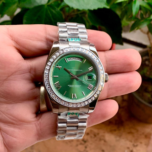 Montre mécanique en acier inoxydable Charme, cadran vert soleil, index à aiguilles, lunette sertie de diamants, fermoir invisible, luxe hip-hop, haute qualité - Product Image 1