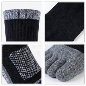 Chaussettes de randonnée respirantes à motif géométrique bleu North Approach 5 Toe Crew Socks pour adultes, été - Product Image 4