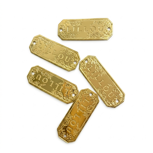 Étiquettes métalliques gravées sur mesure pour l'étiquetage, l'identification, les cadeaux, l'emballage, les accessoires et les applications de produits personnalisés. - Product Image 1