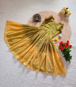 Robe en soie pure Kota de qualité supérieure avec broderies artisanales, un magnifique mélange d'élégance pour les fêtes et les festivals. - Product Image 3