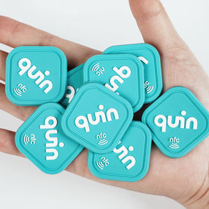 Étiquette NFC en caoutchouc PVC personnalisée pour vêtements, étiquette RFID en silicone lisible, patch en silicone transparent - Product Image 4