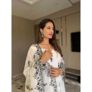 ชุดอนาร์กาลีผ้าจอร์เจตต์ปักลายสีขาว รุ่น UC-341 - Product Image 1