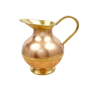 Jarra de Cobre Auténtico para Servir Bebidas con Asa de Latón, Jarra Resistente para Agua, Leche y Jugos para Hoteles, Restaurantes y Cocina - Product Image 1