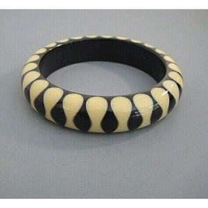Bracelets traditionnels et élégants en résine et perles de bois - Product Image 3