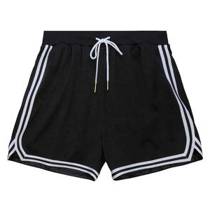Shorts pour hommes en tissu toile 100% polyester respirant noir 220g, taille mi-haute, élastique, motif uni, logo imprimé par transfert thermique sur le devant - Product Image 3