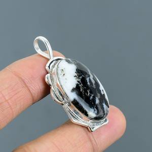 Colgante de Turquesa Blanca Hecho a Mano, Plata de Ley 925, Joyería con Piedras Preciosas, Accesorio de Moda Único y Elegante - Product Image 2