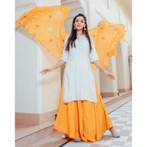 Ensemble de costume en mousseline de soie blanche taille XS avec travail Sikhiya Gotta, confortable et élégant - Product Image 6