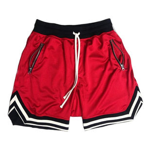 Shorts de basketball personnalisés pour hommes, coupe ajustée, noirs, avec logo graphique, en maille polyester, vente en gros - Product Image 3
