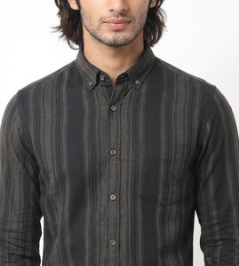 เสื้อเชิ้ตผ้าฝ้าย 100% ลายทางสไตล์คลาสสิค ใส่สบาย ระบายอากาศดี เหมาะสำหรับฤดูร้อน แบบติดกระดุม ODM - Product Image 1