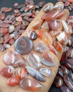 ขายส่งหินอาเกตบอตสวานาธรรมชาติทรงคาโบชองสีน้ำตาลผสมรูปทรงหลากหลายสำหรับทำเครื่องประดับ |   ผู้จัดจำหน่ายอัญมณีจากโรงงานโดยตรง - Product Image 1
