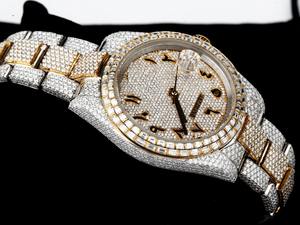 Reloj de diamantes de moda más vendido para damas con diseño delgado y movimiento de cuarzo para uso diario. Disponible al mejor precio del mercado. - Product Image 5