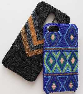 เคสโทรศัพท์ปักครอสติชลูกปัดแก้วทำมือ ลายดอกไม้สีขาว พื้นหลังสีดำ ของขวัญงานฝีมือสั่งทำพิเศษ - Product Image 6