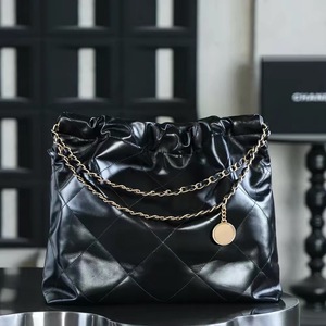 Sac messager matelassé noir en PU avec bandoulière chaîne, fermeture éclair étanche, idéal pour les voyages, pour femme - Product Image 1