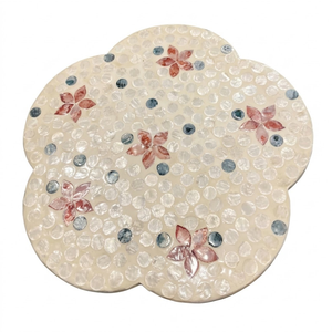 Sous-plat décoratif en nacre pour décoration de mariage bohème et style repas côtier raffiné - Product Image 1