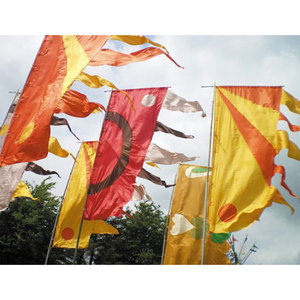 Juego de Banderas Coloridas, Banderas Decorativas para Exteriores, Banderas de Viento con Patrones Multicolores - Product Image 2