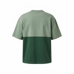 Camiseta de Hombre Verde Salvia y Verde Oscuro con Bloques de Color, Cuello Redondo, Manga Corta, Corte Holgado, Estilo Casual Urbano - Product Image 4