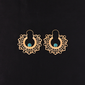 Boucles d'oreilles créoles grandes en laiton plaqué or tendance Turquoise Bloom pour femmes - Product Image 2