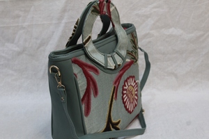 Bolso tote de algodón con bordado floral estilo Ari de Cachemira, con borlas, cierre de cremallera, estilo hobo, para uso diario de mujer. - Product Image 5