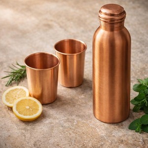 Bouteille d'eau en cuivre pur pour restaurants et cafés, bouteille de service d'eau traditionnelle pour la vente en gros, exportateur indien - Product Image 1