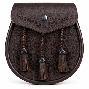 Pochette écossaise Sporran en cuir véritable marron de qualité supérieure, motif nœud celtique gaufré, détail pompon, sac banane fait main des Highlands - Product Image 1