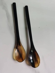 Cuillère en corne de buffle polie, style médiéval, faite à la main, style folklorique, étanche, objet d'art et de collection, ustensile de table – Meilleur prix - Product Image 3
