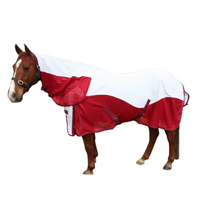Couvertures d'équitation conçues avec un matériau respirant et imperméable, doublure douce assurant confort, durabilité et protection du cheval. - Product Image 3