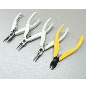 Kit de 4 pinces à bijoux en acier inoxydable pour la fabrication de bijoux, avec coupe-fil, pinces à bec rond, à bec plat et à bec de chaîne - Product Image 2