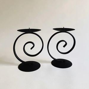 Elegante Portavelas Metálico para Decoración del Hogar con Acabado Premium, Apto para Sala de Estar, Dormitorio y Mesa de Comedor - Product Image 3