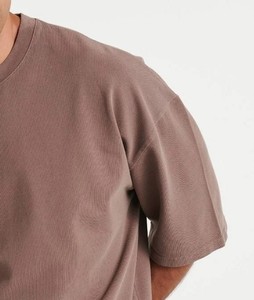 T-shirt pour homme à col rond, coupe ample, tricoté, teint uni, avec logo et motif personnalisés, de fabricants de vêtements en gros, modèle Boxy Charmant - Product Image 4