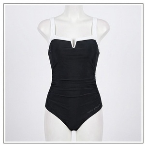 Ensemble de yoga 2 pièces imprimé papillon bleu avec finition dorée, body à col en V profond et jupe portefeuille longueur genou - Product Image 1
