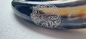 Corne à boire médiévale Viking en corne de buffle naturelle polie et sculptée à la main, écologique, avec motif d'amour et support assorti, artisanat - Product Image 6