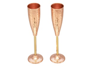 Verres à vin en cuivre martelé poli, design vintage, incassables, ensemble de 2 verres à pied en métal pour la décoration intérieure - Product Image 4