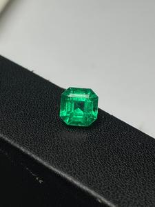 พลอยมรกตสีเขียวธรรมชาติทรงแปดเหลี่ยมสำหรับทำเครื่องประดับ - Product Image 3