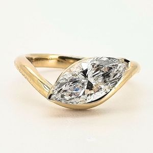 Anillo de Compromiso de Moissanita Cultivada en Laboratorio, Minimalista, Chapado en Oro de 14k, Banda Trenzada, Solitario en Forma de Lágrima, Unisex, Regalo de Boda - Product Image 1
